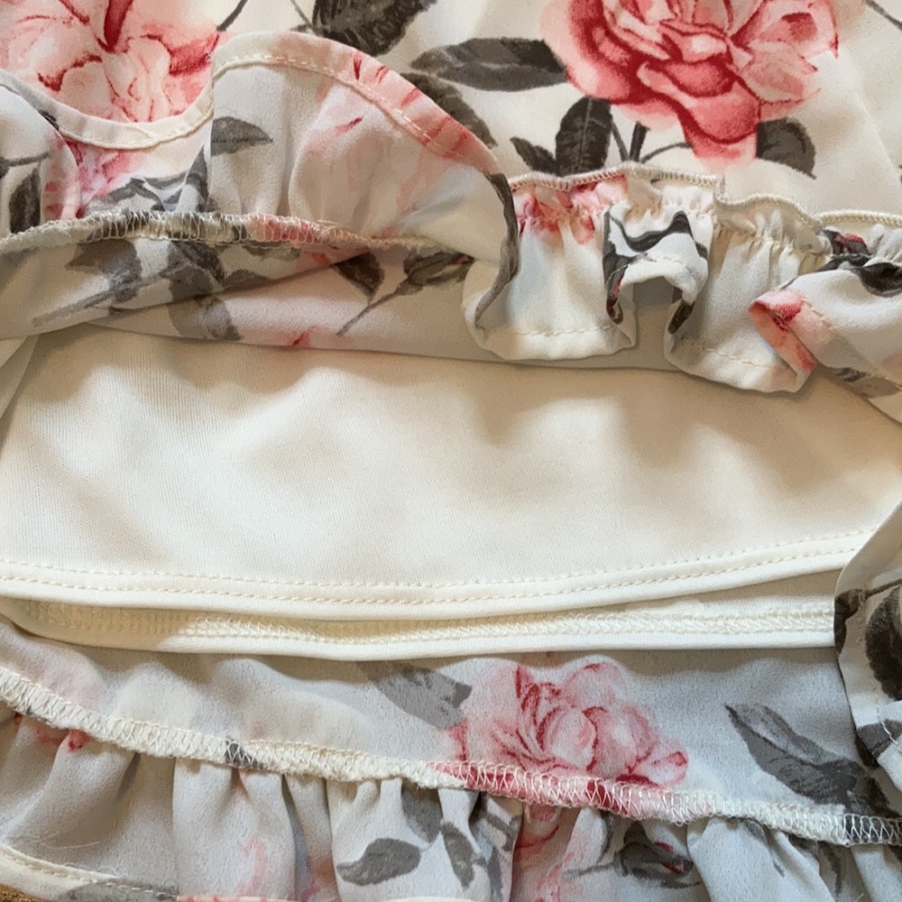 Altar’d State Floral Romper Medium - Picture 7 of 12